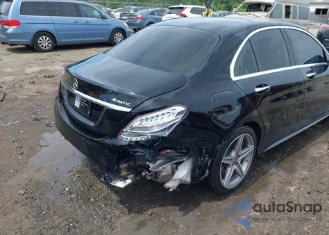 2017 Mercedes-Benz C 300 4Matic/Luxury 4Matic/Sport 4Matic z USA, uszkodzony, nr VIN 55SWF4KB2HU223960